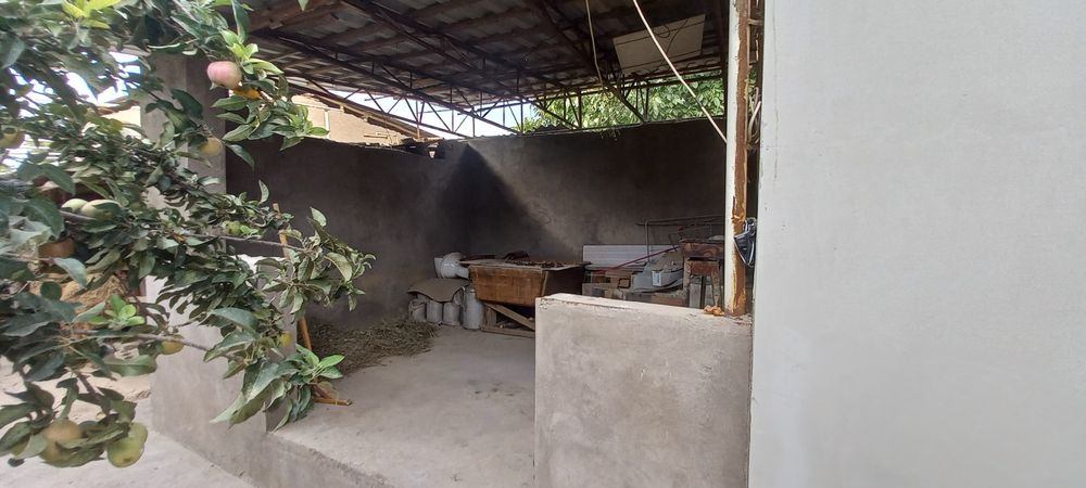 Uchaska 8 sotik 7 ta hona bor 3 ta spalni 2 ta zal 2 ta kalidor