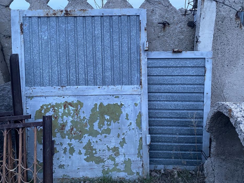 Железные ворота плотный металл