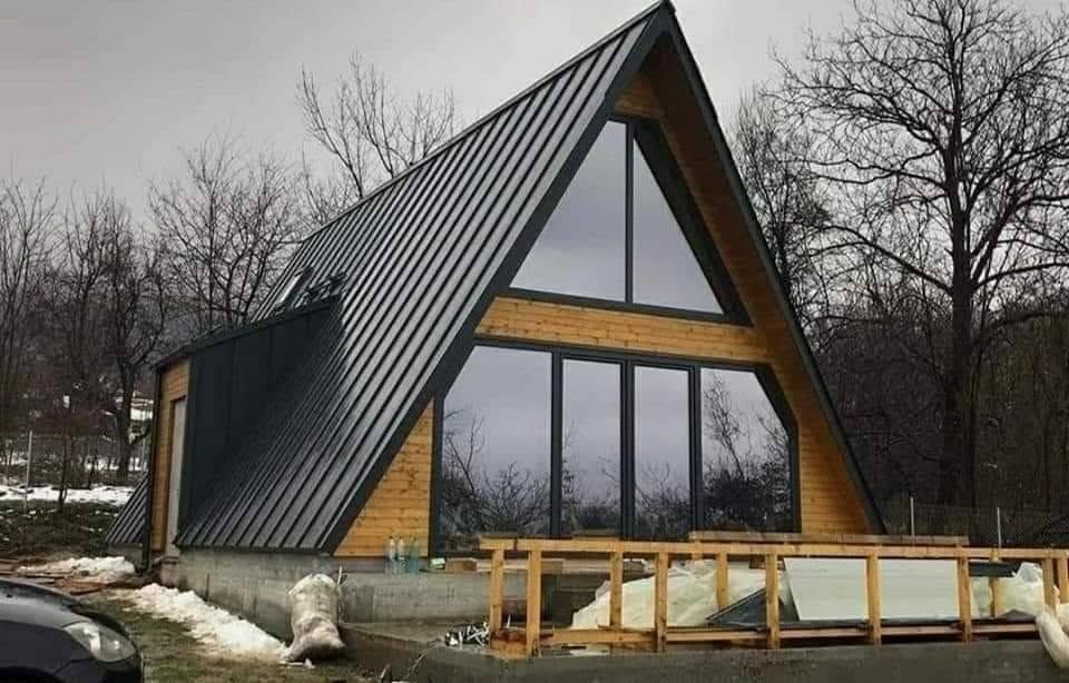Vând casă pe structură din lemn
