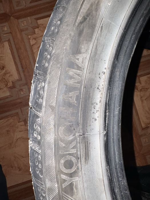 Продам 2 шт шины срочно R18