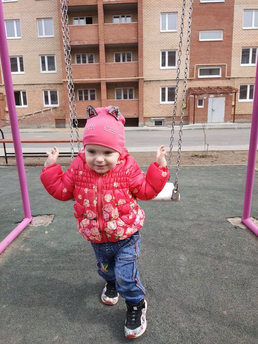 Продам осеннию курточку 1000