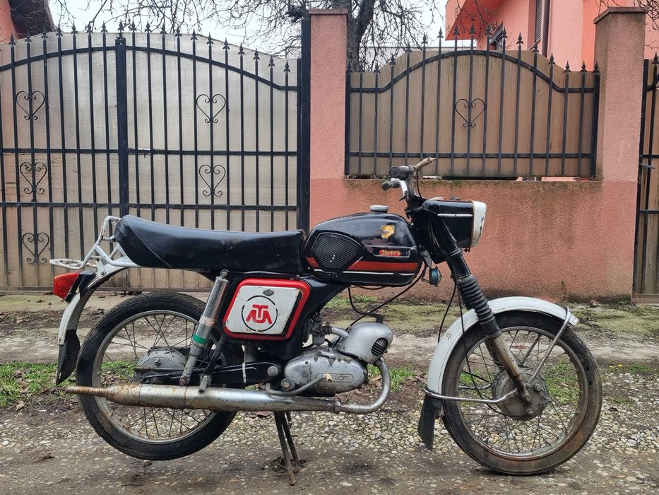 Mobra turist Comunista