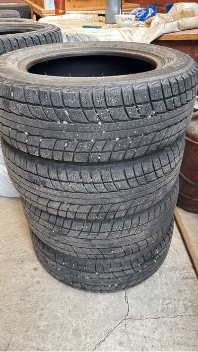 Продам шины зимние почти новые