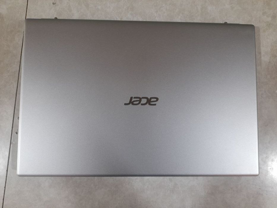 Acer aspire 3 
Entel core i5 11 pakaleniya