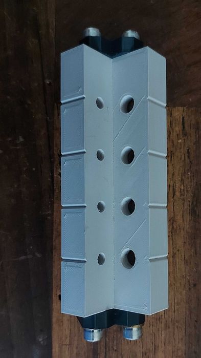 Sablon mobila din plastic dur forma L ericsoane si dibluri versiune 3