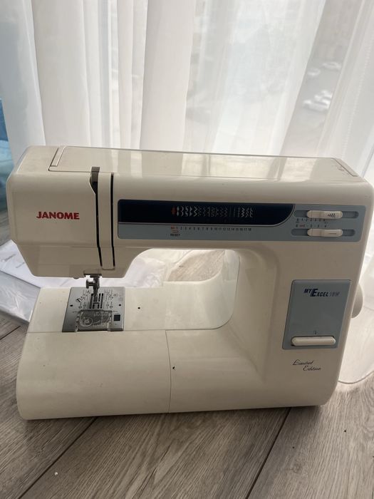 Швейная машинка Janome