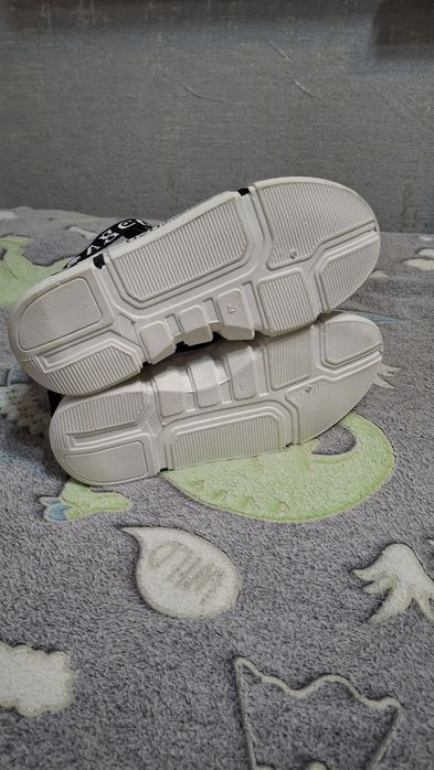 Кроссовки новые.