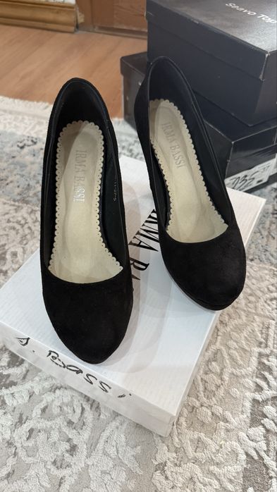 Продам замшевые туфли