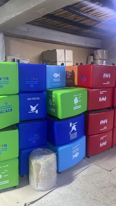 Стульчи и пуфики