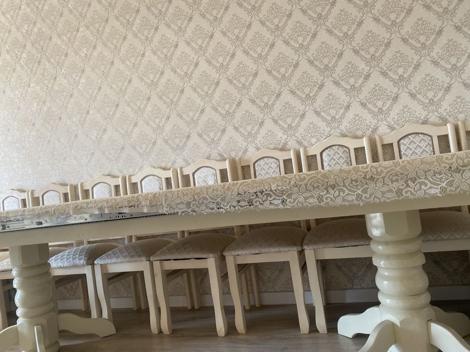 Гостинный стол