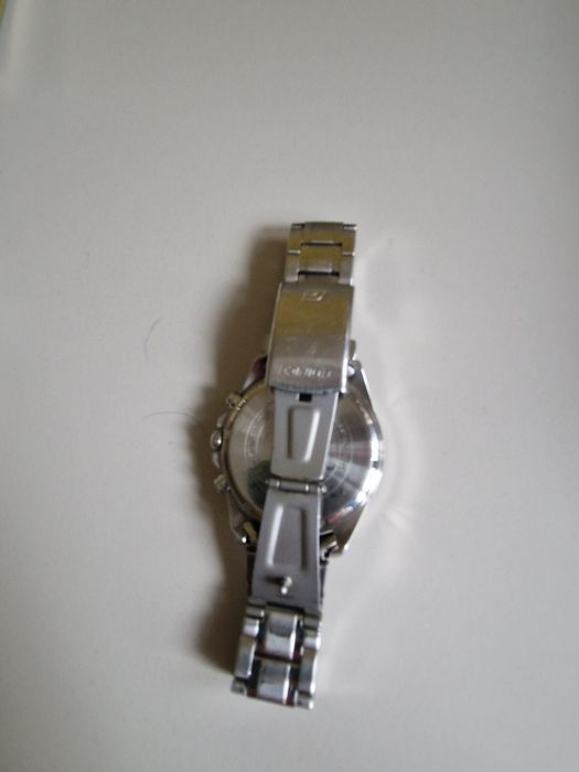 Часы Касио совершенно новые.