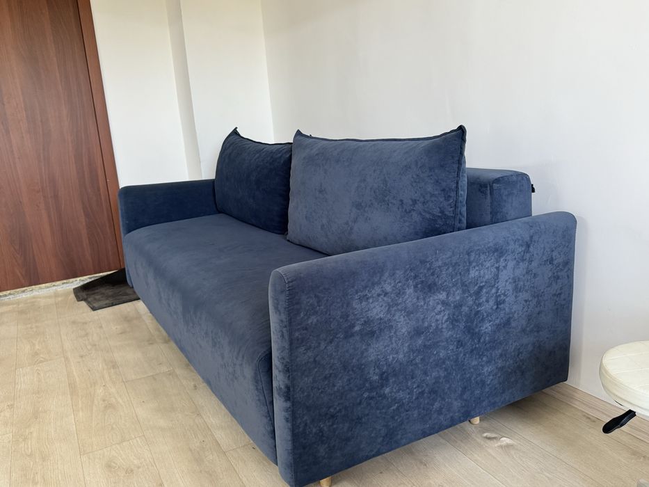 Продается диван развигающийся 2м