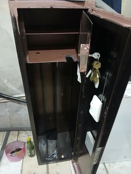 Сейф металлический