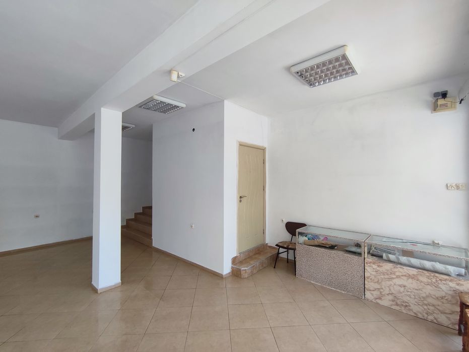 Дава се под наем Магазин в Нова Загора - 56 кв.м за 336.6 € - Снимка #4