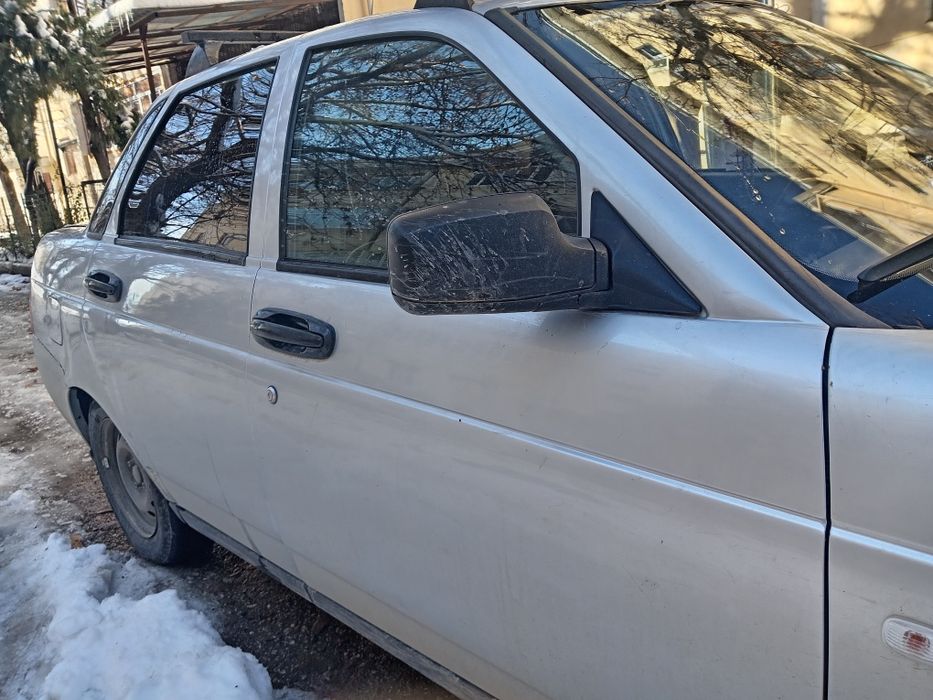 Приора сотилади срочна