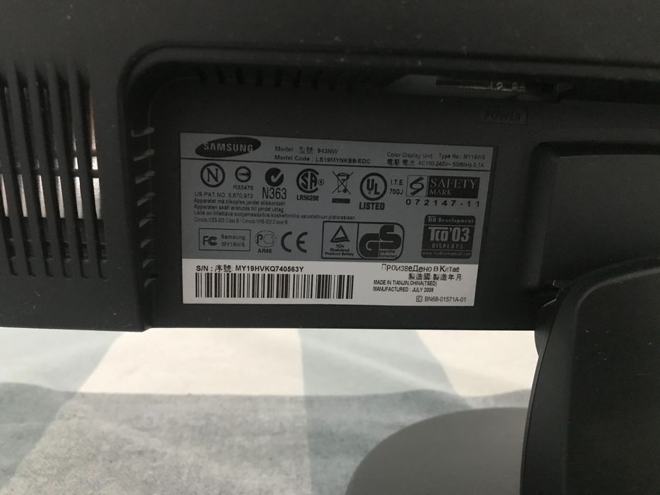 Монитор Samsung 943NW