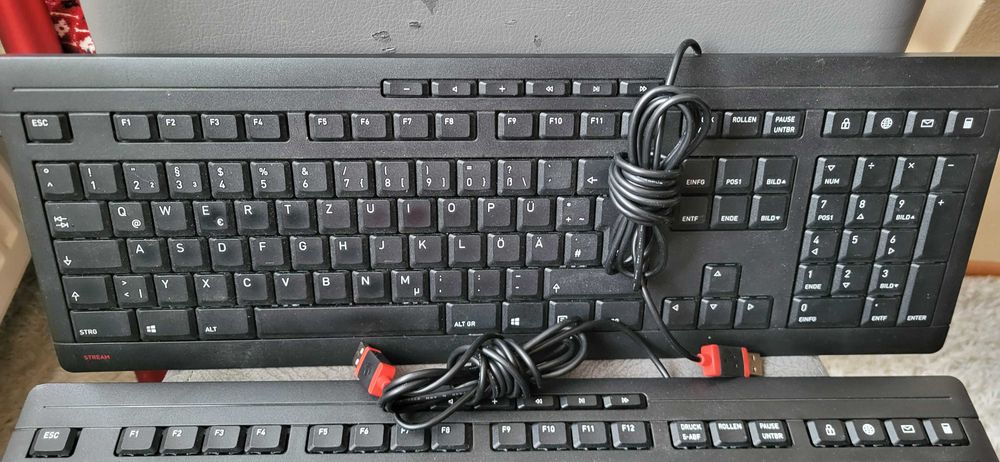 Tastaturi cherry  2 bucati (ca Noi cu fir)+mause cherry fuctionale