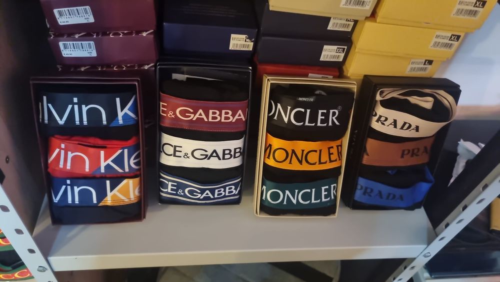 Vand boxeri barbatii.