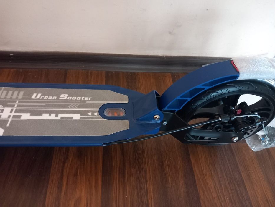 Trotineta adulti. 2 amortizoare. Frana de mana pe disc. 100 kg. Noua!