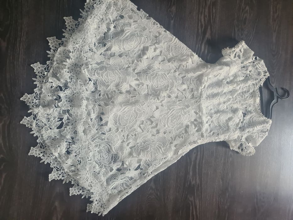 Rochie damă crem dantela mar 38/40 la 150 lei foarte frumoasă Timișoar