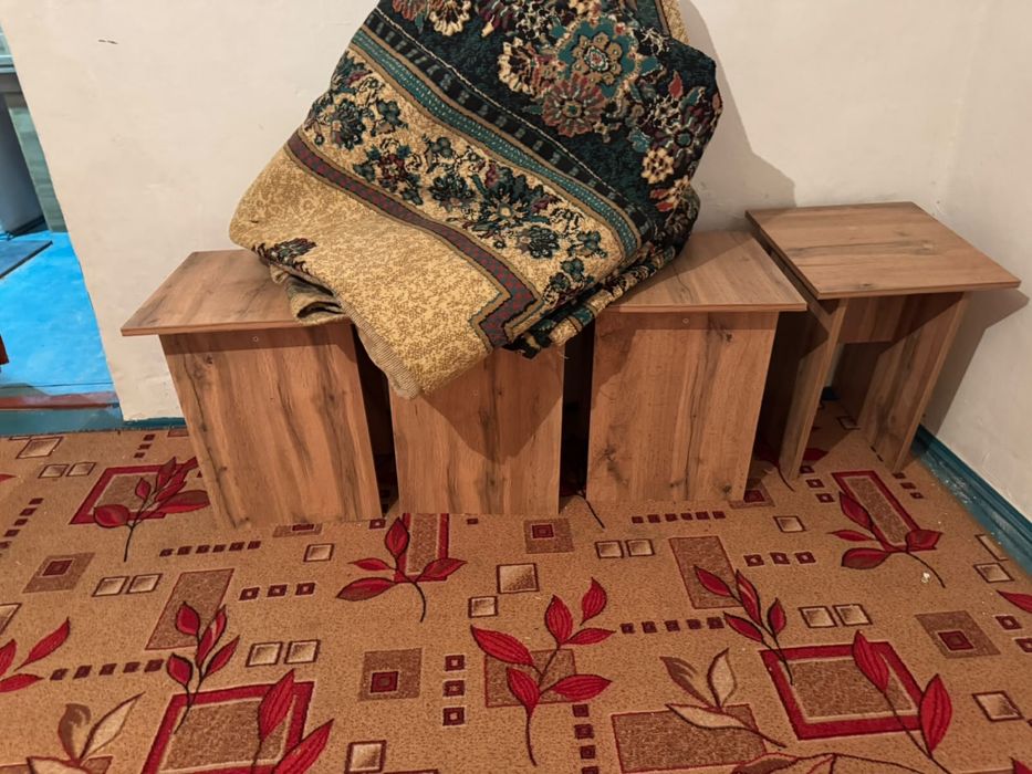 Продаю стол со стульями