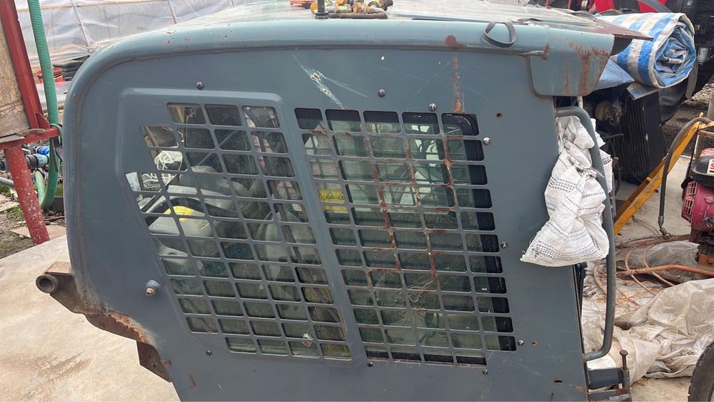 Vând sau dezmembrez