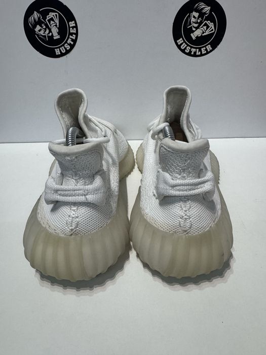 Маратонки ADIDAS YEEZY BOOST 350 V2 . Номер 41.5