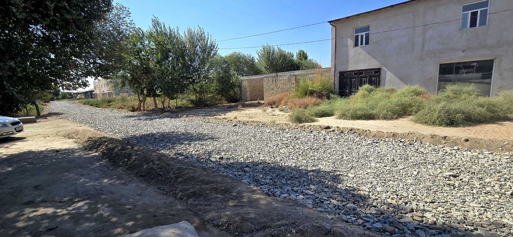 Зудлик билан нотурар бино сотилади яхши места йулни буйи уголовой жой