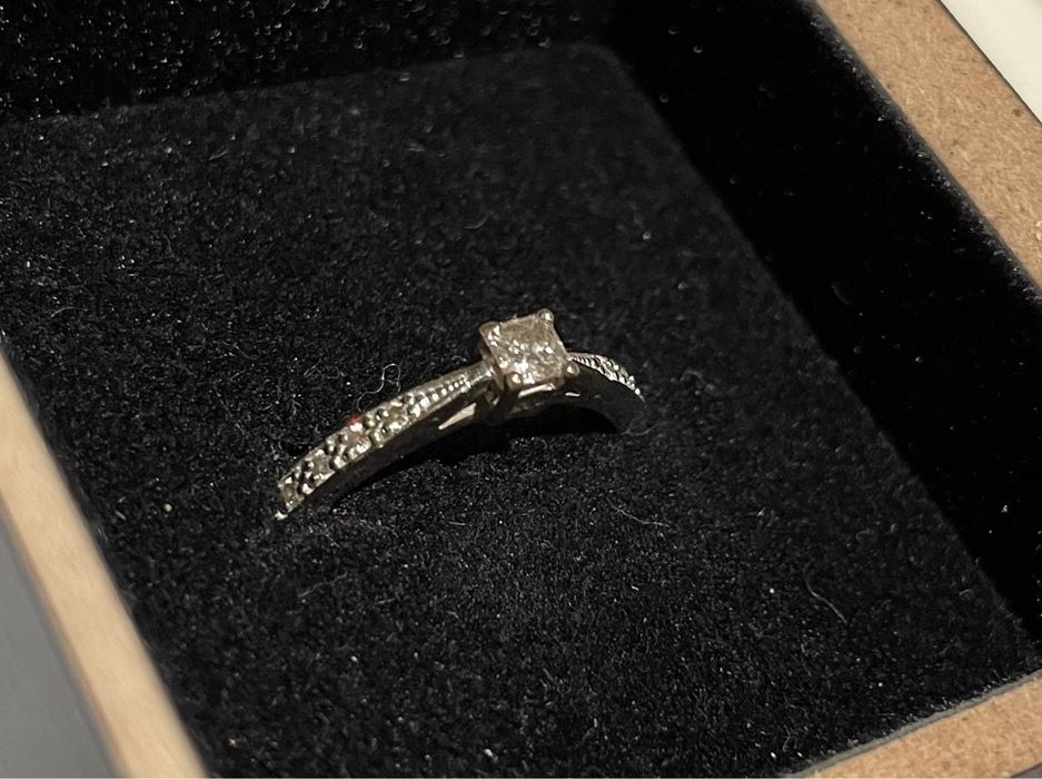 Inel de logodna cu diamante