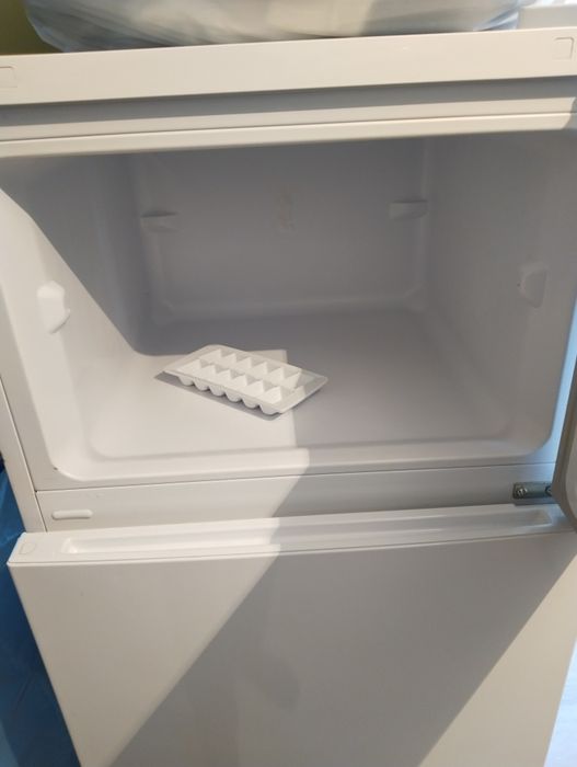 Холодильник продам бу но новый