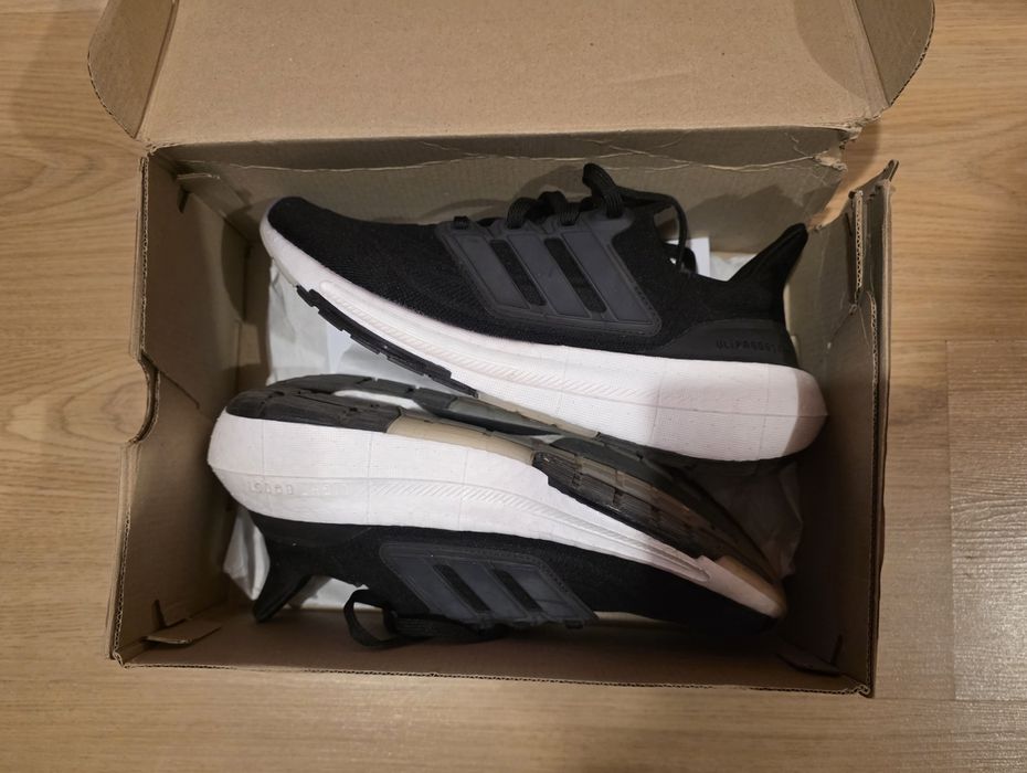 Чисто нови маратонки за бягане Adidas ultraboost 23, 40 номер- 25 см.