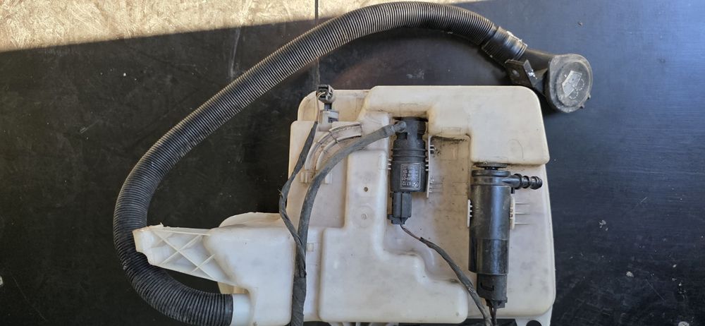 БМВ Е60 Е61 BMW E60 E61 казанче чистачли,ляв холоцена,капачка пръскалки,бъбреци