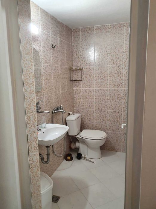 Дава се под наем Двустаен апартамент в Бургас, Център - 52 кв.м за 102 € - Снимка #4