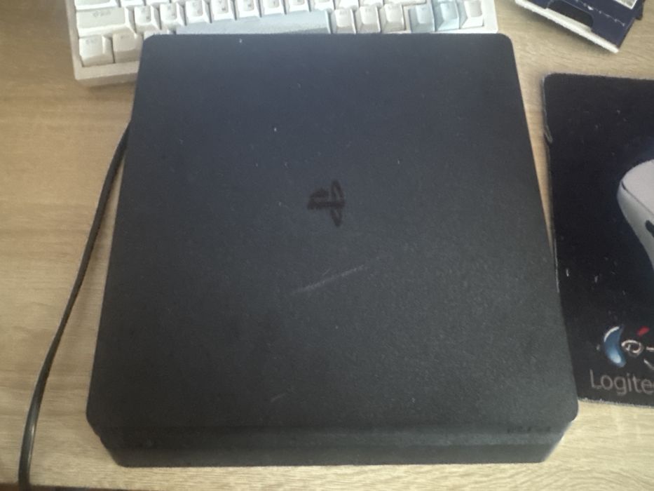 Playstation 4 slim