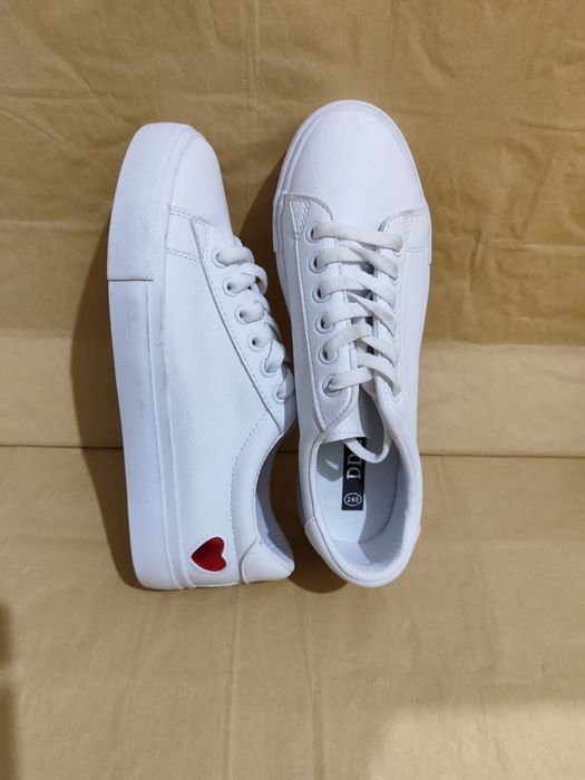 Распродажа кроссовки новые