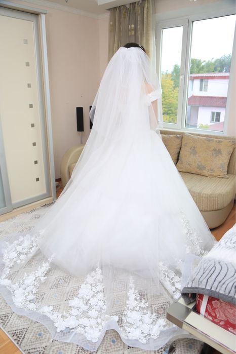 свадебный платье