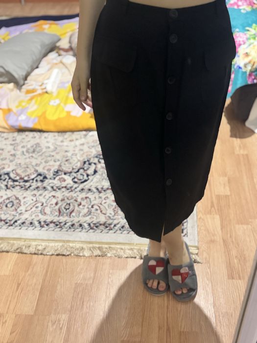 Продаю черную юбку(париж)