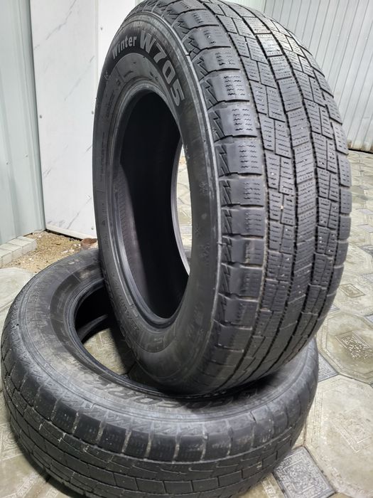 Зимние резины в паре 225/60/17 хорошом состояние