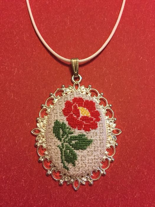 Ръчно бродирани бижута