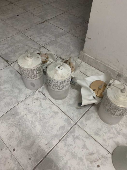 Продам люстры разные