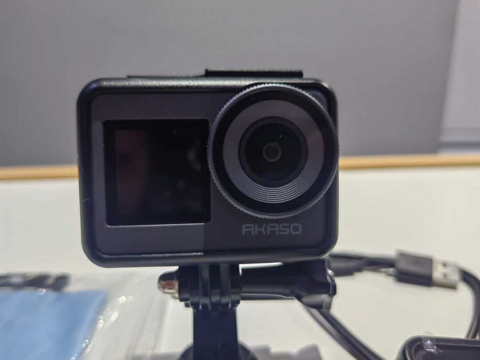 Akaso Brave 7 - 4K Екшън камера с два дисплея (Като нова)