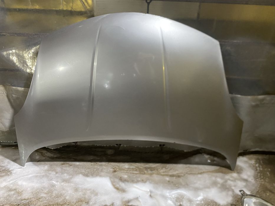 Капот от Ниссан ноте