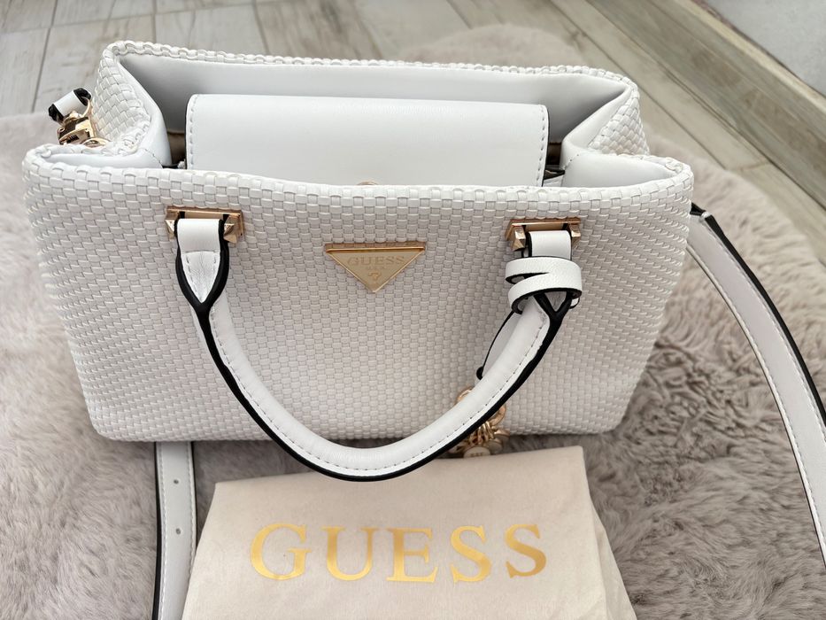 Оригинална чанта Guess