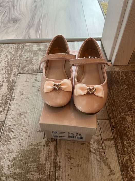 Пантофки/обувки за момиче 35 номер