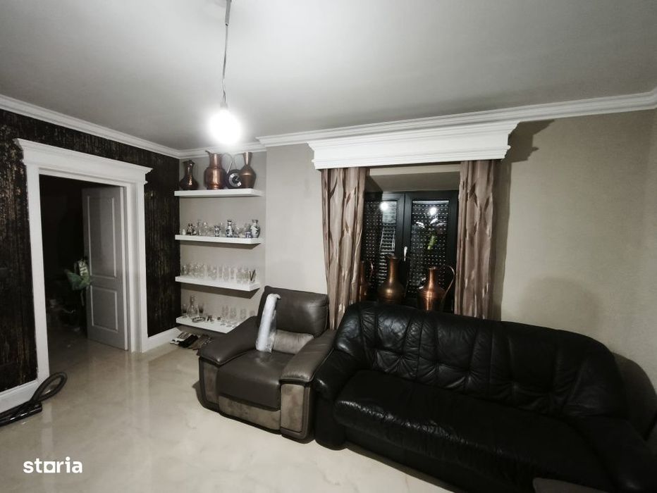 Casa cu 8 camere, 750 mp teren , Radauti
