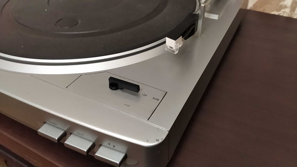 Продам проигрыватель винил дисков AIWA.
