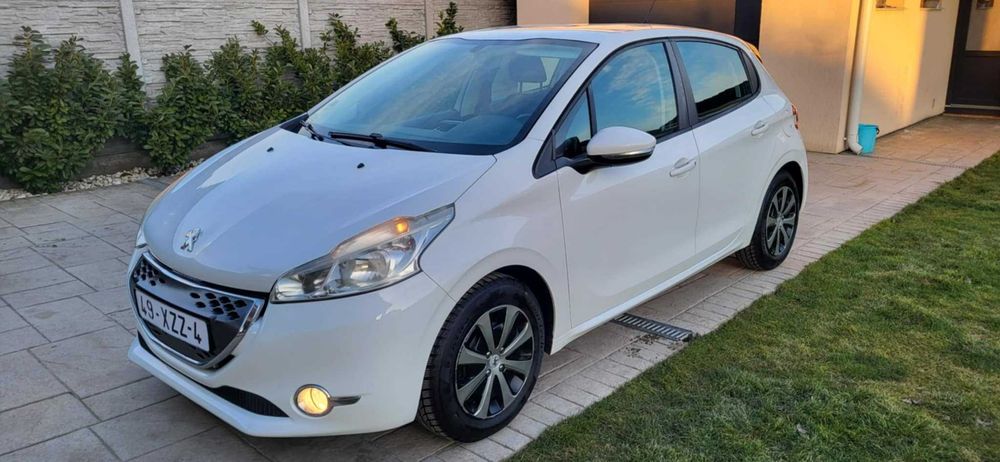 Peugeot 208 Cutie automata