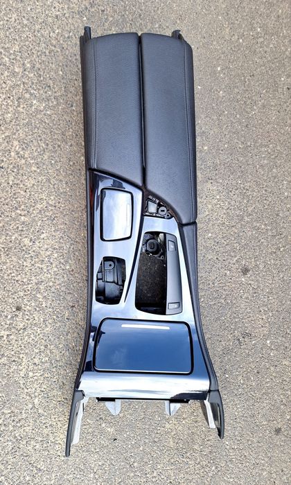 Cotiera BMW 5 F10 F11 VOLAN STANGA trim suport pahare scrumiera