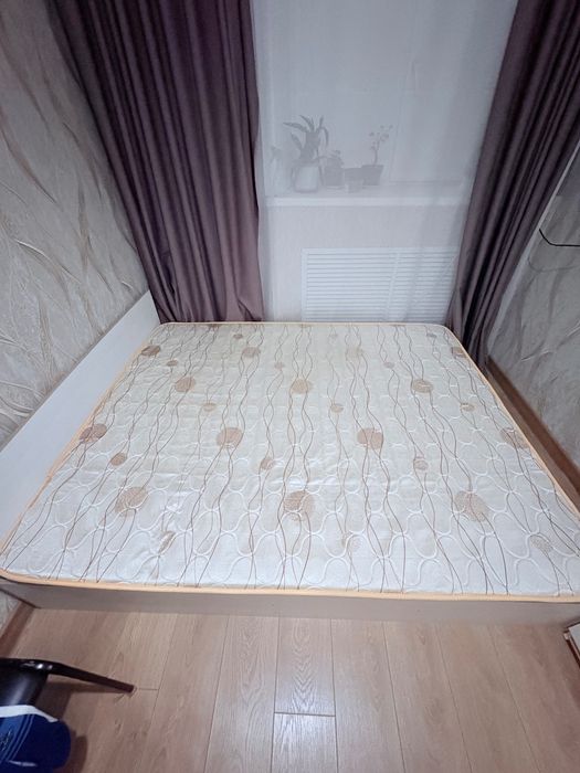 Продам двуспальную кровать
