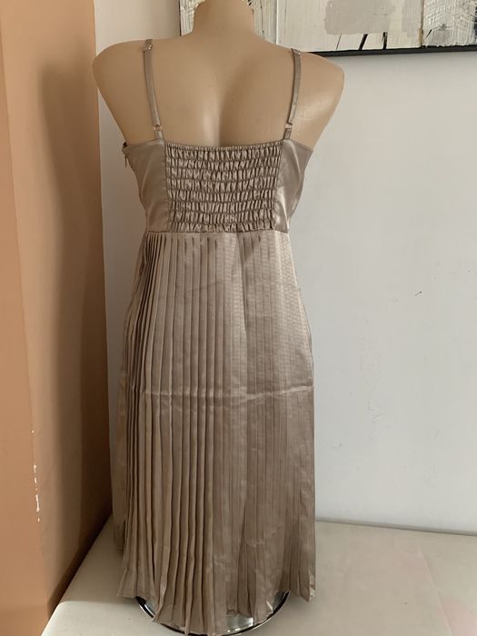 Vand rochie superba(M) cu sacou.